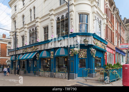 Die Pariser Cocktail Bar und Restaurant im Queen Square, Wolverhampton, Großbritannien Stockfoto