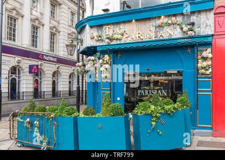 Die Pariser Cocktail Bar und Restaurant im Queen Square, Wolverhampton, Großbritannien Stockfoto