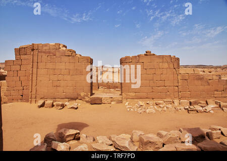 Königreich Kusch - die Ruinen des Tempels in der Wüste des Sudan Stockfoto