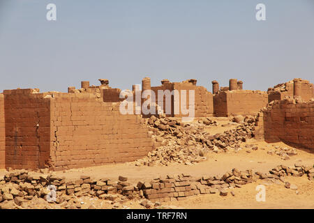 Königreich Kusch - die Ruinen des Tempels in der Wüste des Sudan Stockfoto