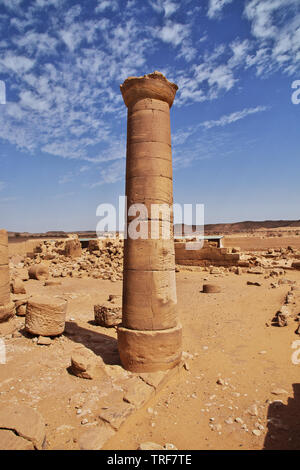 Königreich Kusch - die Ruinen des Tempels in der Wüste des Sudan Stockfoto