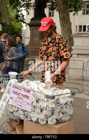 Protest in London, am zweiten Tag des Besuches des Präsidenten der Vereinigten Staaten von Amerika Donald Trump, Dienstag, 3. Juni 2019. Stockfoto