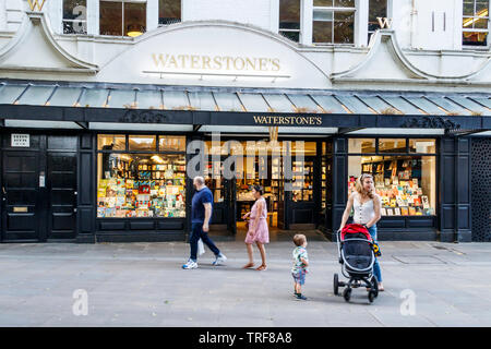 Waterstone's Bookshop, dem ehemaligen Gelände der Collins Music Hall im Islington Green, London, UK, 2019 Stockfoto