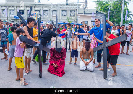 Filippino Teilnehmer an einer Karfreitag Kreuzigung Re-enactment in Pampanga auf den Philippinen Stockfoto