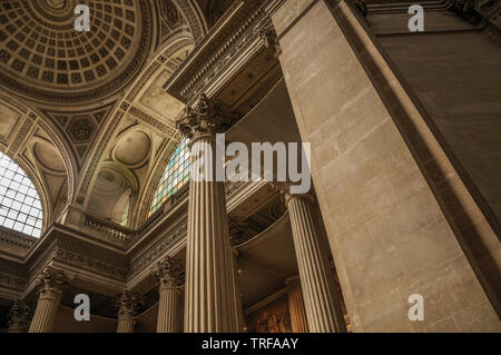 Pantheon Innenansicht mit Spalten und Gemälden reich in Paris eingerichtet. Einer der kulturellen Zentrum der eindrucksvollsten Welt in Frankreich. Stockfoto