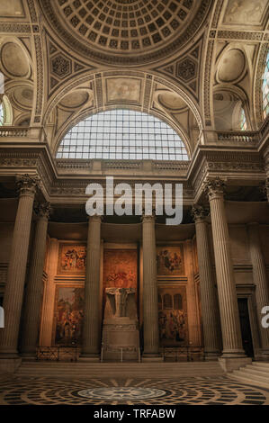 Pantheon Innenansicht mit Spalten und Gemälden reich in Paris eingerichtet. Einer der kulturellen Zentrum der eindrucksvollsten Welt in Frankreich. Stockfoto