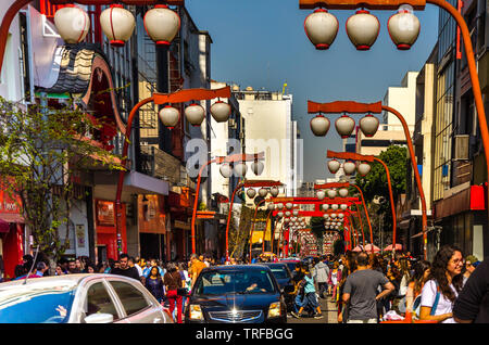 SAO PAULO, Brasilien, 14. JULI 2018; Orientalische Street Market in Liberdade Nachbarschaft, Japanische und Asiatische Einwanderer Residence. Stockfoto