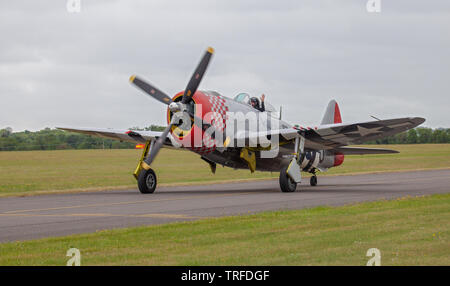 Republic P-47 D Thunderbolt F4-J Rollen in Duxford Flugplatz Stockfoto