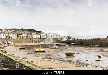 Hafen der Cornish Fischerdorf Mousehole Stockfoto