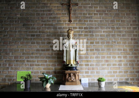 Jesuskind von Prag. St. Petrus und St. Paulus Kirche. Knokke-Le-zoute. Belgique. Stockfoto