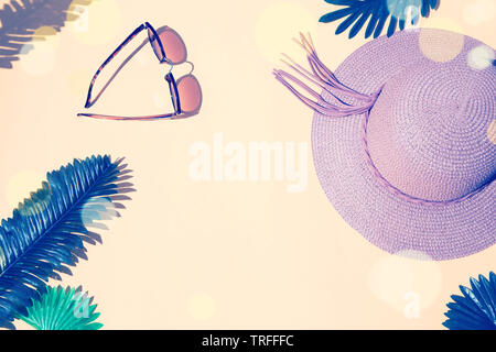 Sommer Hintergrund mit einer Sonnenbrille und Hut-getonten Bild Stockfoto