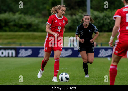 Kayleigh Grün von Wales in der actiona gegen Neuseeland. Wales Frauen v Neuseeland internationale Übereinstimmung Leckwith Stadion. Lewis Mitchell/YCPD. Stockfoto