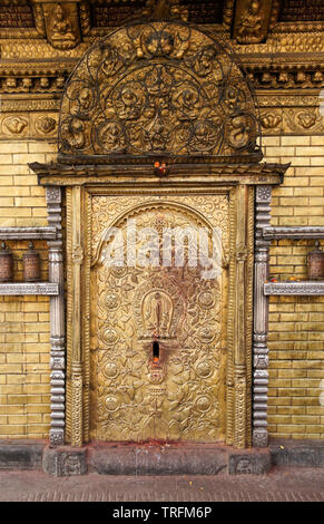 Architektonisches Detail des goldenen Hariti (Ajima) Tempel in Swayambhunath Kathmandu Kathmandu Tal, Nepal Stockfoto