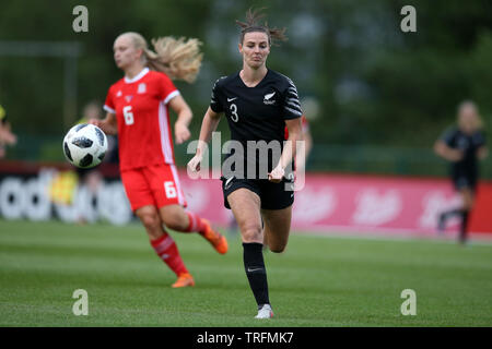 Cardiff, Großbritannien. 04 Juni, 2019. Anna Grün von Neuseeland Frauen in Aktion. Wales Frauen v Neuseeland Frauen, internationale Fußball-freundlich der Frauen Gleiches an Cardiff International Sports Stadium in Cardiff, South Wales am Dienstag, den 4. Juni 2019. pic von Andrew Obstgarten/Andrew Orchard sport Fotografie/Alamy Live News Credit: Andrew Orchard sport Fotografie/Alamy leben Nachrichten Stockfoto