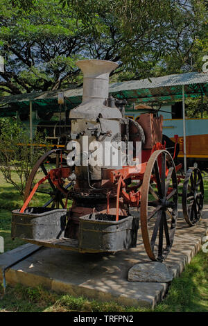 01.November 2009 Mysore Railway Museum. Outdoor Ausstellung von historischen indischen Zügen in die Bahn Museum, Mysore, Karnataka, Indien Stockfoto