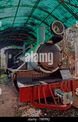 01.November 2009 Mysore Railway Museum. Outdoor Ausstellung von historischen indischen Zügen in die Bahn Museum, Mysore, Karnataka, Indien Stockfoto