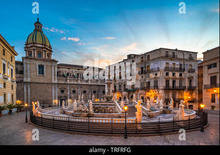 Piazza Pretoria und die Praetorian Brunnen in Palermo, Sizilien, Italien. Stockfoto
