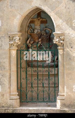 Rocamadour, Frankreich - 3. September 2018: Statinon 11 Jesus wird ans Kreuz genagelt. Stationen der Kreuzigung am Heiligtum von Rocamadour. Fra Stockfoto