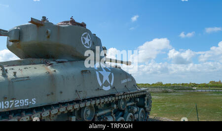 Utah Beach, Frankreich - 5. Mai 2019: Sherman Panzer am Utah Beach in der Normandie, Frankreich. Stockfoto