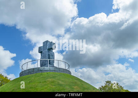 La Cambe, Frankreich - 5. Mai 2019: deutsche Soldatenfriedhof in der Nähe des Dorfes La Cambe Frankreich. 21160 deutschen Soldaten zu gedenken, die während des Zweiten Weltkriegs starb ich Stockfoto