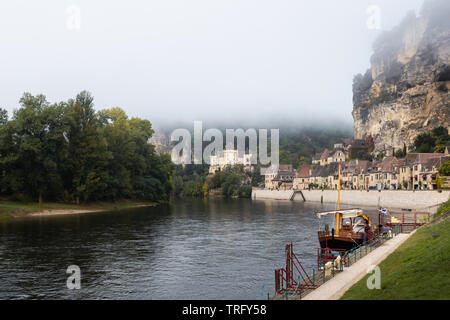 Fluss Dordogne in La Roque-Gageac in der Region Perigord in Frankreich Stockfoto