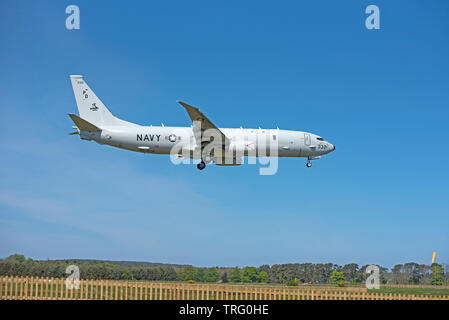 Poseidon P8 ein Flugzeug am Ansatz der RAF Lossiemouth Flugplatz auf den Moray cosast im Nordosten Schottlands. Stockfoto