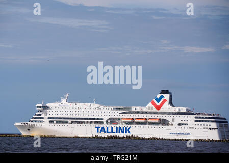 DAUGAVGRIVA, Lettland. 1. Juni 2019. Die Firma Fähre TALLINK Romantika in der Nähe der Mole geht in Stockholm, Schweden. Stockfoto