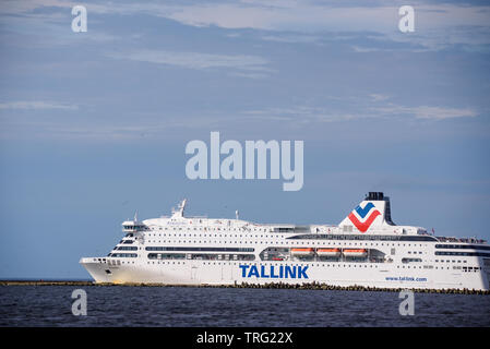 DAUGAVGRIVA, Lettland. 1. Juni 2019. Die Firma Fähre TALLINK Romantika in der Nähe der Mole geht in Stockholm, Schweden. Stockfoto