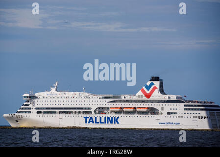 DAUGAVGRIVA, Lettland. 1. Juni 2019. Die Firma Fähre TALLINK Romantika in der Nähe der Mole geht in Stockholm, Schweden. Stockfoto