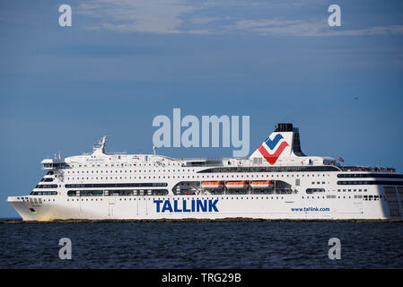 DAUGAVGRIVA, Lettland. 1. Juni 2019. Die Firma Fähre TALLINK Romantika in der Nähe der Mole geht in Stockholm, Schweden. Stockfoto