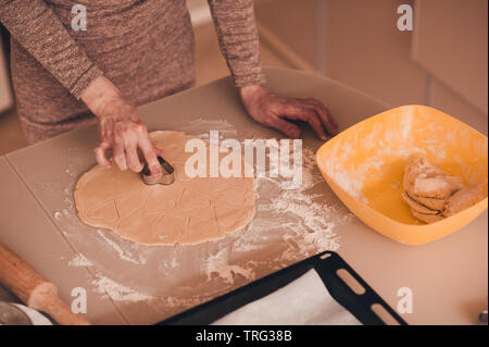 Frau Kochen in der Küche. Vorbereitung. 20. Stockfoto