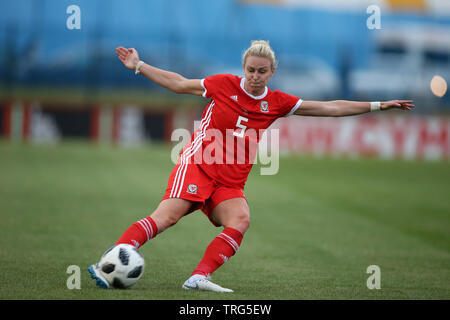 Cardiff, Großbritannien. 04 Juni, 2019. Rhiannon Roberts von Wales Frauen in Aktion. Wales Frauen v Neuseeland Frauen, internationale Fußball-freundlich der Frauen Gleiches an Cardiff International Sports Stadium in Cardiff, South Wales am Dienstag, den 4. Juni 2019. pic von Andrew Obstgarten/Andrew Orchard sport Fotografie/Alamy Live News Credit: Andrew Orchard sport Fotografie/Alamy leben Nachrichten Stockfoto