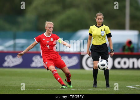 Cardiff, Großbritannien. 04 Juni, 2019. Sophie Single von Wales Frauen in Aktion. Wales Frauen v Neuseeland Frauen, internationale Fußball-freundlich der Frauen Gleiches an Cardiff International Sports Stadium in Cardiff, South Wales am Dienstag, den 4. Juni 2019. pic von Andrew Obstgarten/Andrew Orchard sport Fotografie/Alamy Live News Credit: Andrew Orchard sport Fotografie/Alamy leben Nachrichten Stockfoto