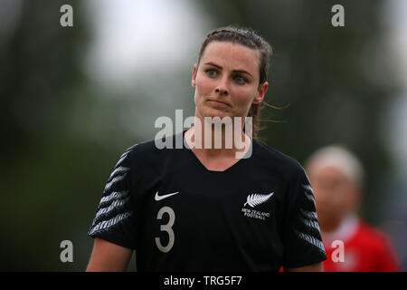 Cardiff, Großbritannien. 04 Juni, 2019. Anna Grün von Neuseeland Frauen an schaut. Wales Frauen v Neuseeland Frauen, internationale Fußball-freundlich der Frauen Gleiches an Cardiff International Sports Stadium in Cardiff, South Wales am Dienstag, den 4. Juni 2019. pic von Andrew Obstgarten/Andrew Orchard sport Fotografie/Alamy Live News Credit: Andrew Orchard sport Fotografie/Alamy leben Nachrichten Stockfoto