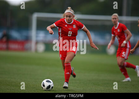 Cardiff, Großbritannien. 04 Juni, 2019. Charlie Estcourt von Wales Frauen in Aktion. Wales Frauen v Neuseeland Frauen, internationale Fußball-freundlich der Frauen Gleiches an Cardiff International Sports Stadium in Cardiff, South Wales am Dienstag, den 4. Juni 2019. pic von Andrew Obstgarten/Andrew Orchard sport Fotografie/Alamy Live News Credit: Andrew Orchard sport Fotografie/Alamy leben Nachrichten Stockfoto