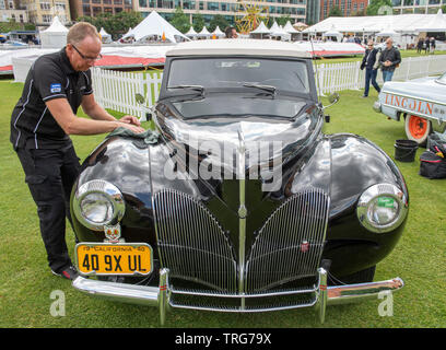 Honourable Artillery Company HQ, London, UK. 5. Juni 2019. Über 120 fahrende greats, im Wert von über £ 70 m, vom 5-6 Juni in der HAC-Gelände. Autos sind in sieben verschiedenen Klassen gruppiert, von den Verlorenen Marques, die Ikonen, die in Deutschland hergestellt. Bild: 1940 Lincoln Continental Cabriolet vorbereitet. Credit: Malcolm Park/Alamy Leben Nachrichten. Stockfoto