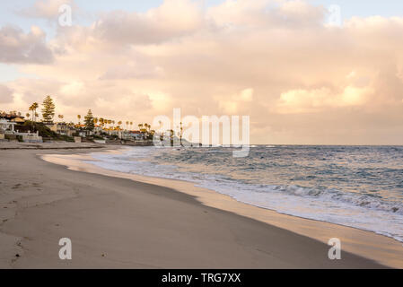 Sonnenaufgang gesehen auf der Marine Street Beach entfernt. La Jolla, Kalifornien, USA. Stockfoto