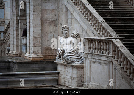 Das antike römische Statue der alte und weise Fluss Gott, Vertreter der Tiber gefunden auf dem Kapitol (Campidoglio) in Rom. Stockfoto