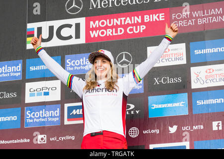 Rachel Atherton tragen die 2019 Mercedes-Benz UCI Mountainbike World Cup Downhill punkte Leader Trikot nach dem Sieg in Fort William, Schottland, Großbritannien Stockfoto