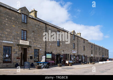 Geschenk Shop, Fischerei und Gemeinschaft Museum und Cafe in renovierten alten Gebäude auf Pitgaveny Quay, Lossiemouth, Moray, Schottland, Großbritannien, Großbritannien Stockfoto