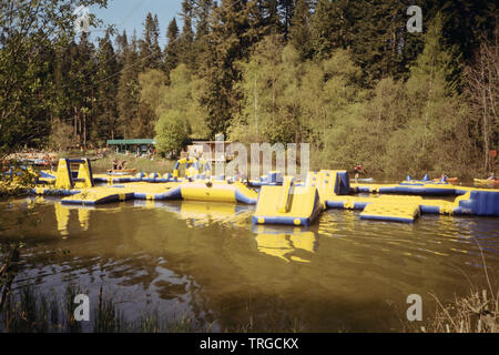 Floating angriff, Center Parcs Longleat, Wiltshire, England, Vereinigtes Königreich. Stockfoto