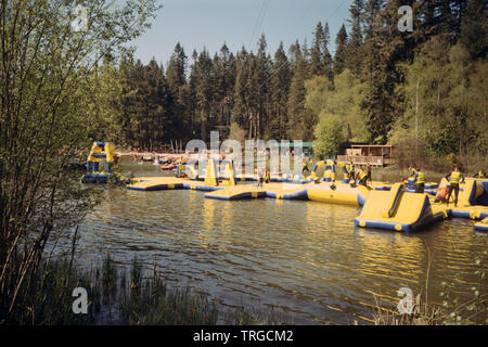 Floating angriff, Center Parcs Longleat, Wiltshire, England, Vereinigtes Königreich. Stockfoto