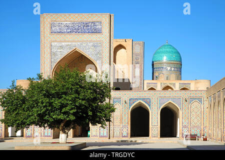 Innenhof des POI kalyan Madrasa in Buchara, Usbekistan Stockfoto