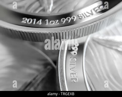 Makro Nahaufnahme eines 999% Silberbarren Münze als Geld Stockfoto