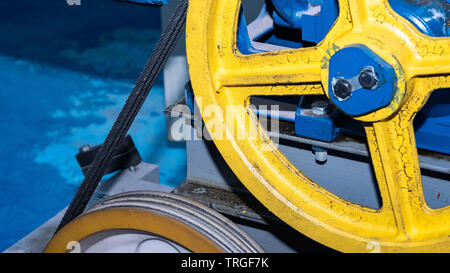 Drahtseil in der Keilrille für Hebezeuge Stockfoto