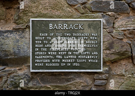 Informationen Platte bei Ruthven Barracks, heute eine Ruine, von historischen Schottland gehört, in der Nähe von Kingussie im Cairngorms Nationalpark, Schottland, Großbritannien Stockfoto