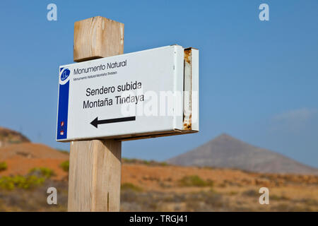 Camino de la Montaña Sagrada de Tindaya. Pueblo Tindaya. Isla Fuerteventura. Provinz Las Palmas. Islas Canarias. España Stockfoto