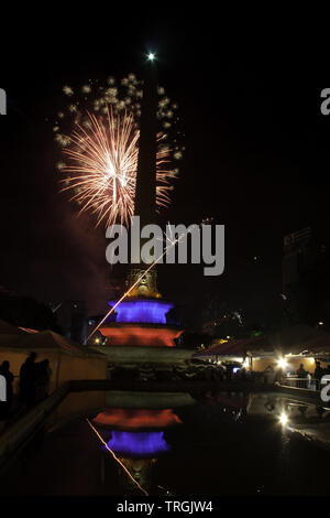 Caracas, Venezuela. Künstliche Brände in der Feier des neuen Jahres im Plaza Francia in Altamira. Stockfoto