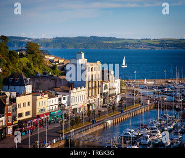 De - Devon: Blick auf Harbourfront bei Torquay Stockfoto