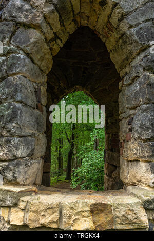 Blick auf den künstlichen Ruinen in Bad Schandau, Sächsische Schweiz, Deutschland Stockfoto